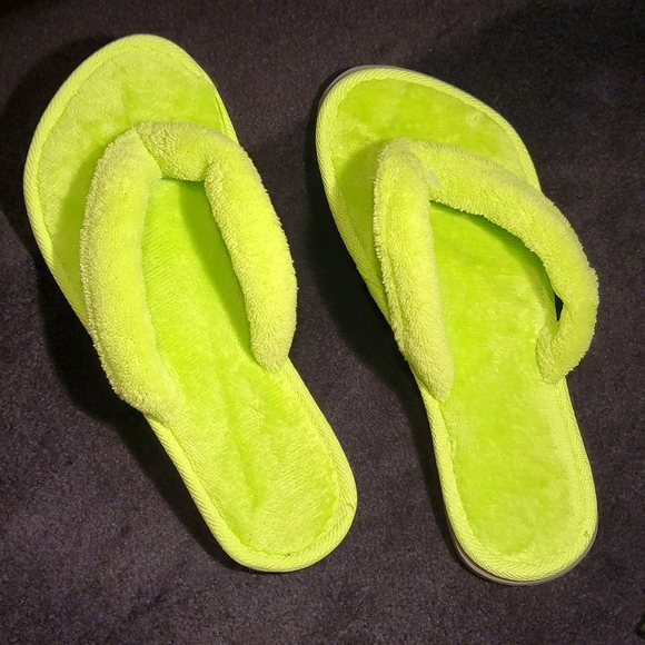 NEW Adorable Lime Green Cushy Comfy 'n Cozy Soft Slipper Slip On Flip Flops 5 - Picture 3 of 10